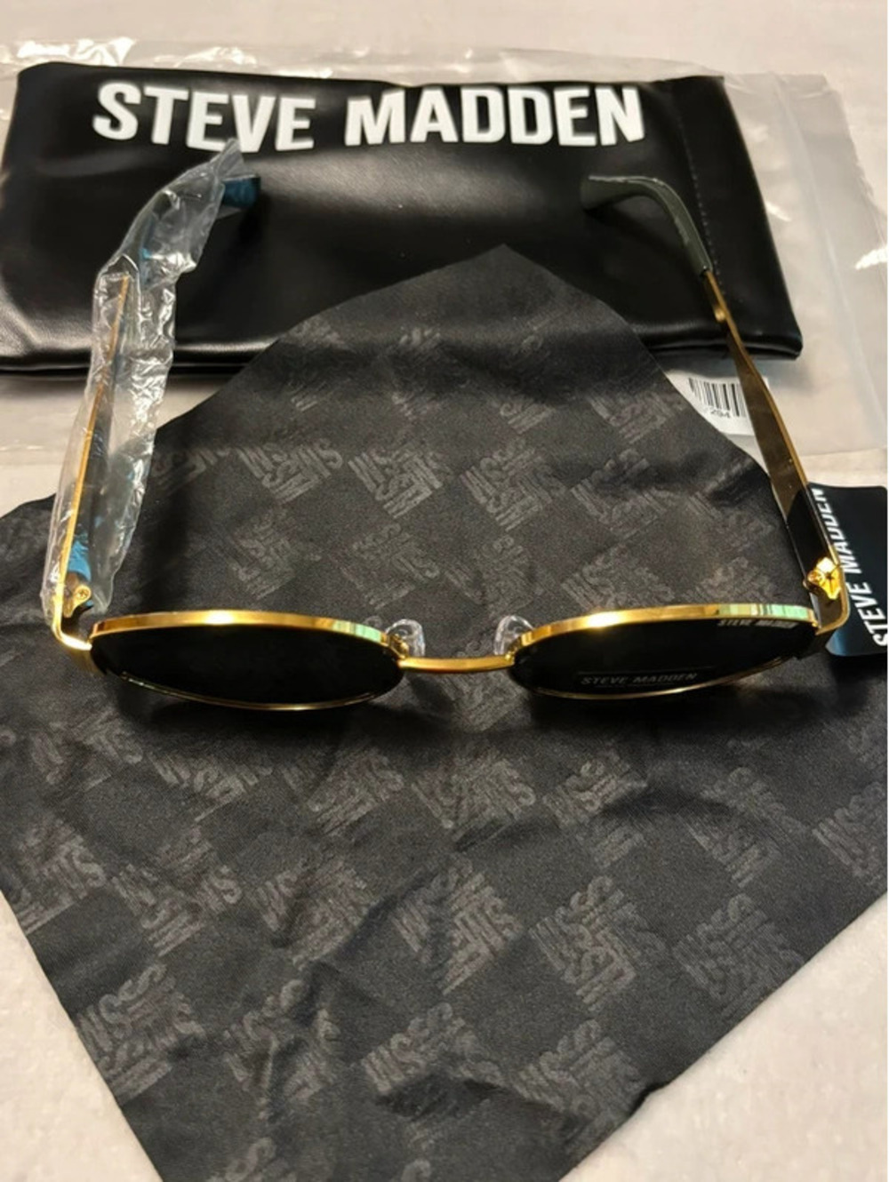 Steve Madden Sunglasses Oval Gold Tone Frame
